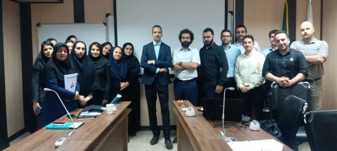 کتاب صوتی "درخشش با فن بیان" - Image 2